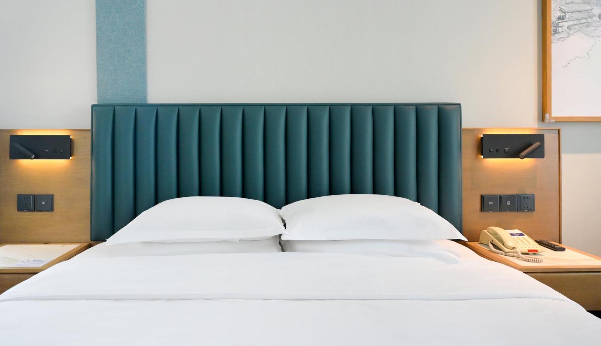 Holiday Inn Express Chengdu West Gate By Ihg Εξωτερικό φωτογραφία